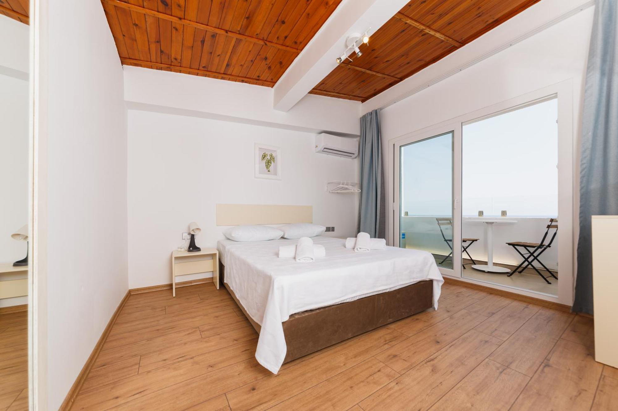 Отель Azure Bay Agia Varvara Экстерьер фото