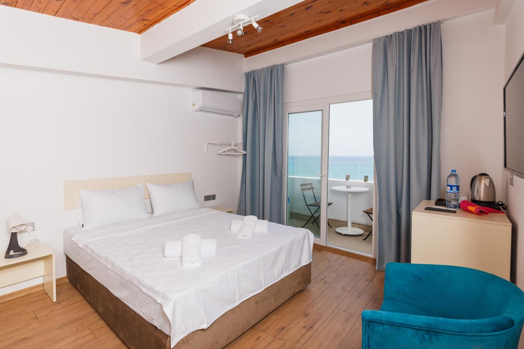 Отель Azure Bay Agia Varvara Экстерьер фото